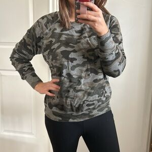 Sundry Camo Raglan Pullover Terry Sweatshirt. Size 1/‎ S